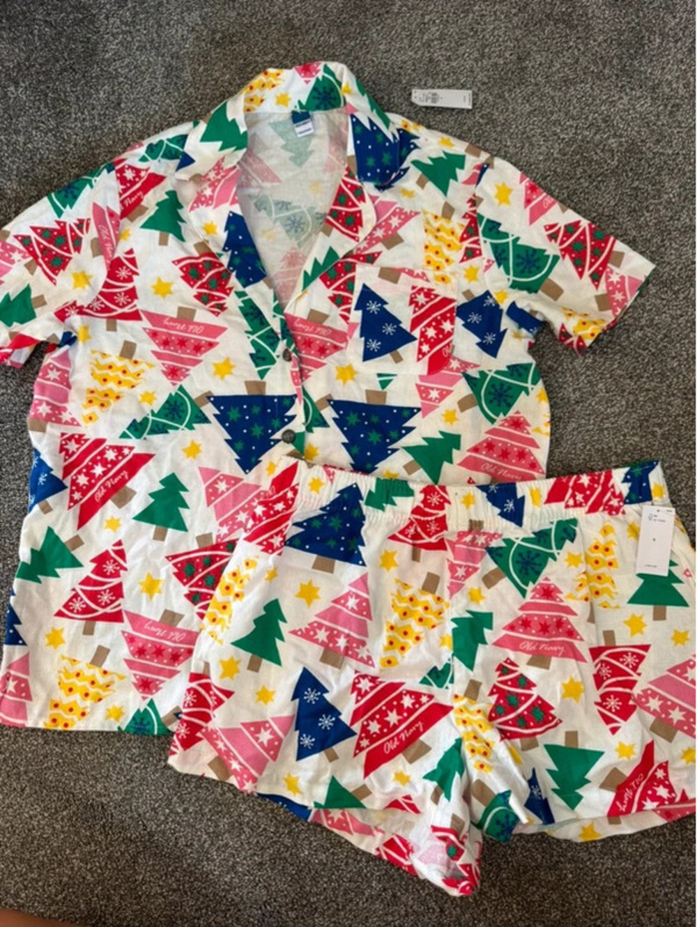 NWT! Women’s Old Navy two piece Christmas pajamas size small